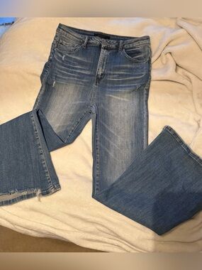 Risen - Women’s Mid Wash Flared Jeans